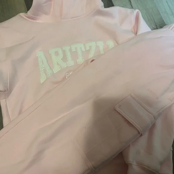 Aritzia sets - Picture 5 of 7